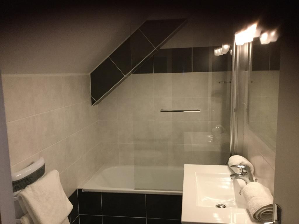 Hotel La Québécoise Dinan Esterno foto